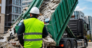 Вывоз строительного мусора в Кропоткине: услуги лицензированной компании — ПроМусор